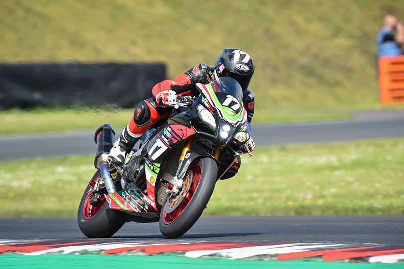 Aprilia RSV4 triumphs at the Open Endurance European Championship