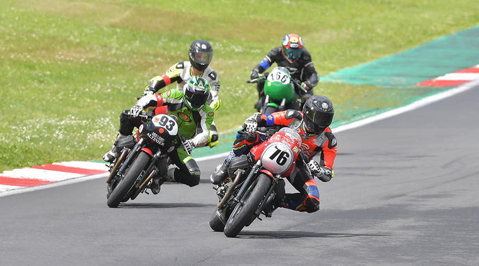 Grande equilibrio a Vallelunga nella seconda tappa del trofeo Moto Guzzi Fast Endurance