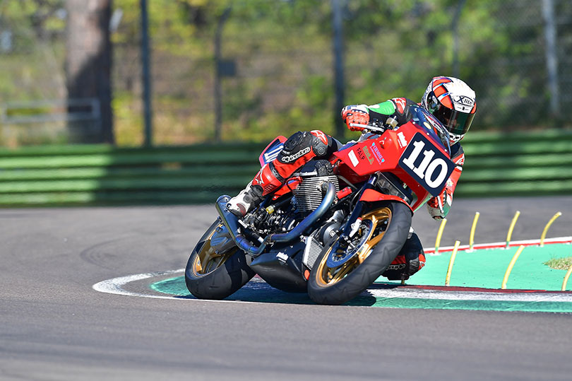 Moto Guzzi trionfa coi Guareschi nella 4 ore Endurance Vintage di Imola