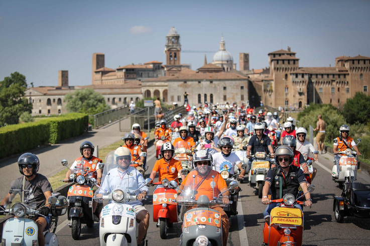 The Vespa World Days record edition comes to a close at Mantua, italy