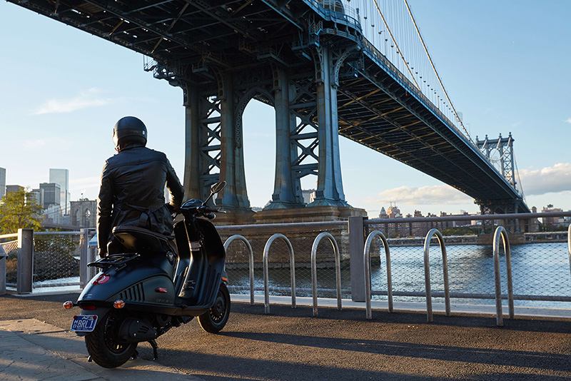 Vespa 946 Emporio Armani debutta anche negli Usa