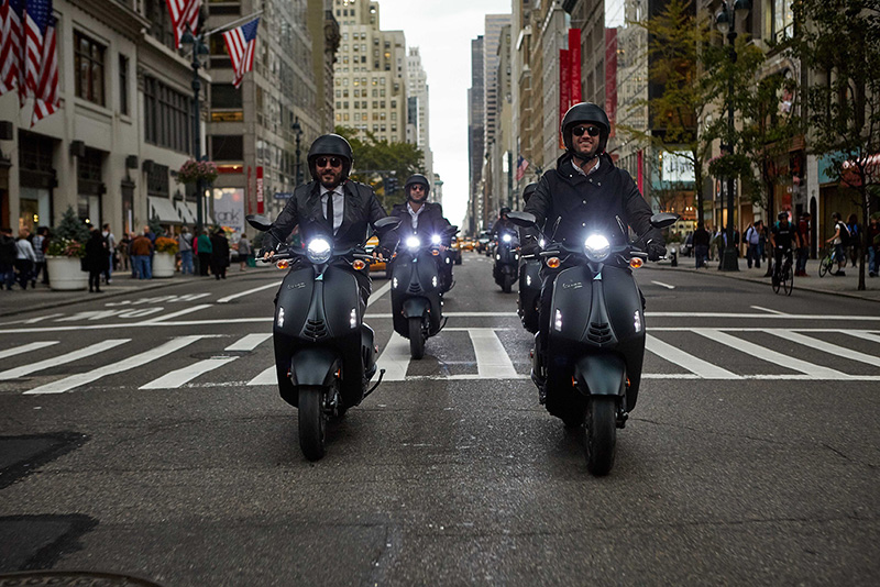 Vespa 946 Emporio Armani debutta anche negli Usa