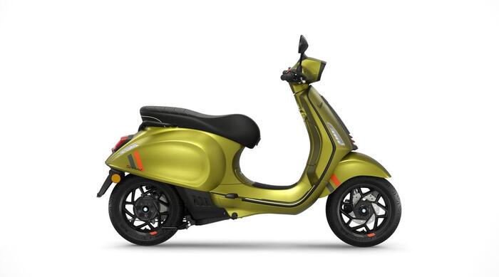 Vespa Sprint s elettrica verde ambizioso opaco