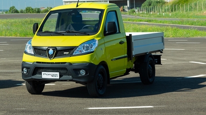 Piaggio_Commercial_1920x2560_2_1