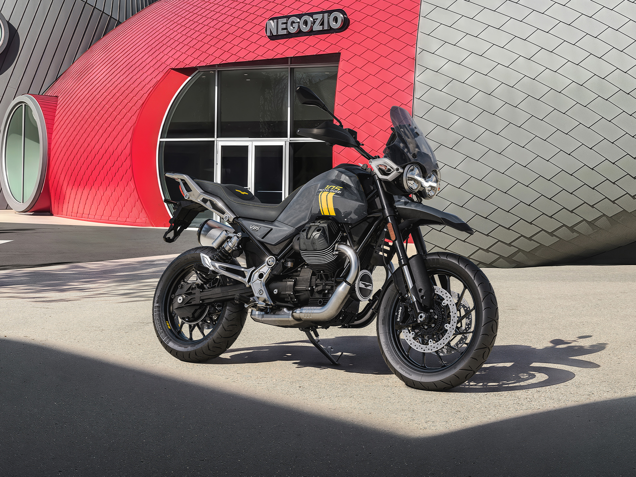 Moto Guzzi V85 Strada 105th Anniversary