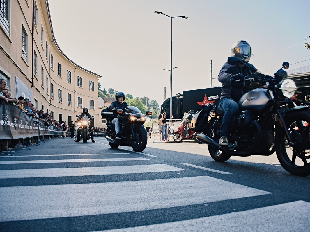 Una casa tutta nuova e l’amore sconfinato di migliaia di appassionati: questa è Moto Guzzi - A brand-new home and the boundless passion of thousands of enthusiasts: this is Moto Guzzi