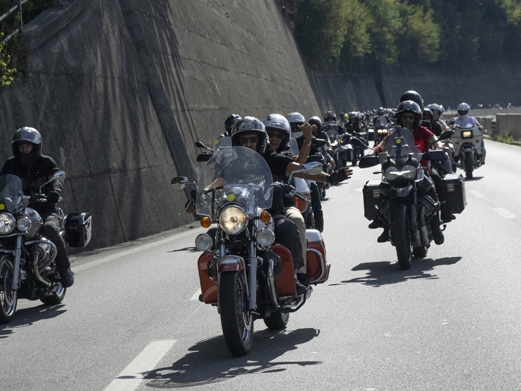 Una casa tutta nuova e l’amore sconfinato di migliaia di appassionati: questa è Moto Guzzi - A brand-new home and the boundless passion of thousands of enthusiasts: this is Moto Guzzi