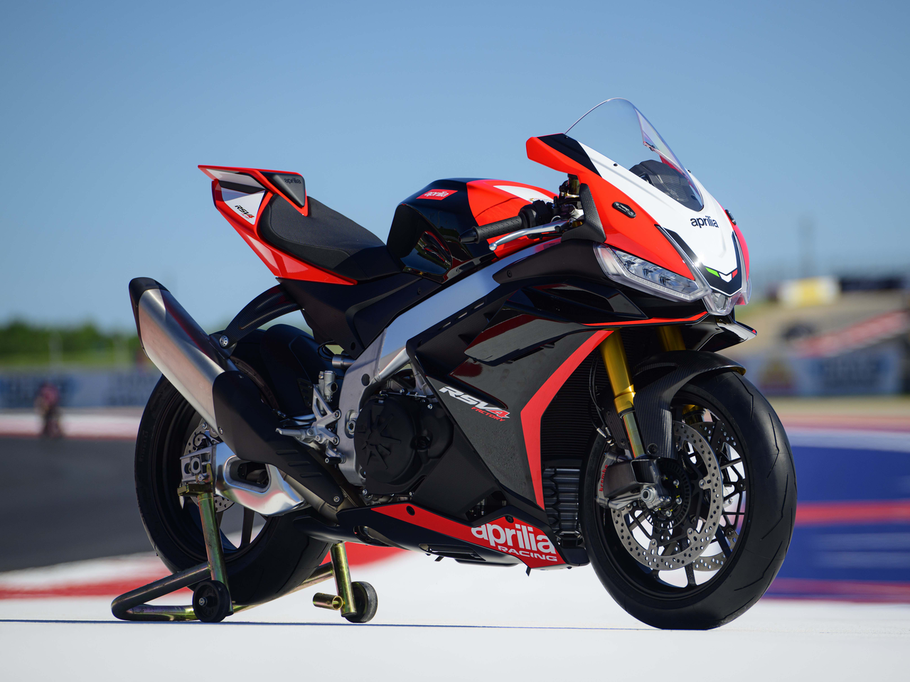 Aprilia RSV4 Factory SE-09 SBK.jpg