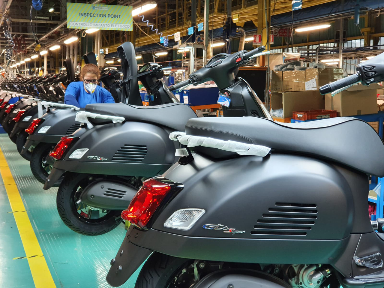 Piaggio - stabilimento di Pontedera.jpg